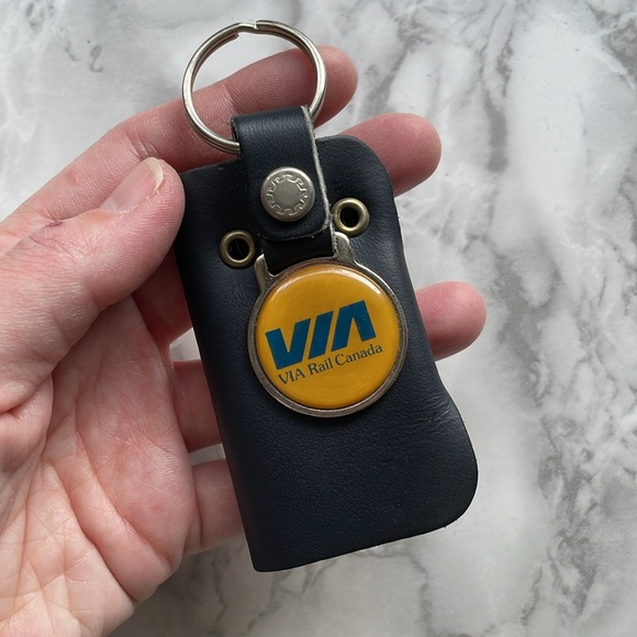 Vintage VIA RAIL key holder keychain / keyring - Picture 2 of 5